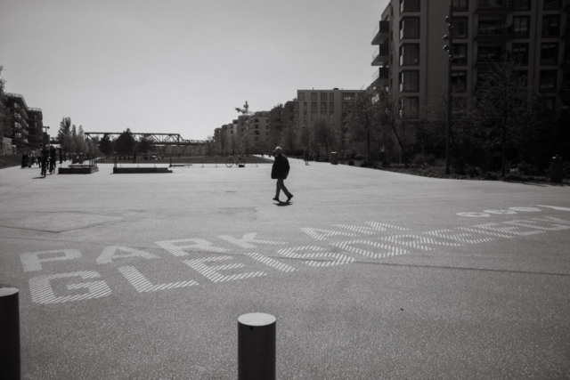 Black and white photo street photography gleisdreieck Berlin